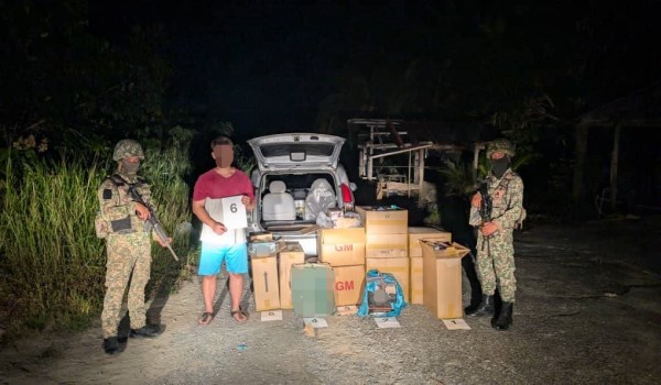 Pasukan 9 RS menggagalkan cubaan seludup rokok, minuman keras di Limbang - Foto FB 9 Briged Infantri